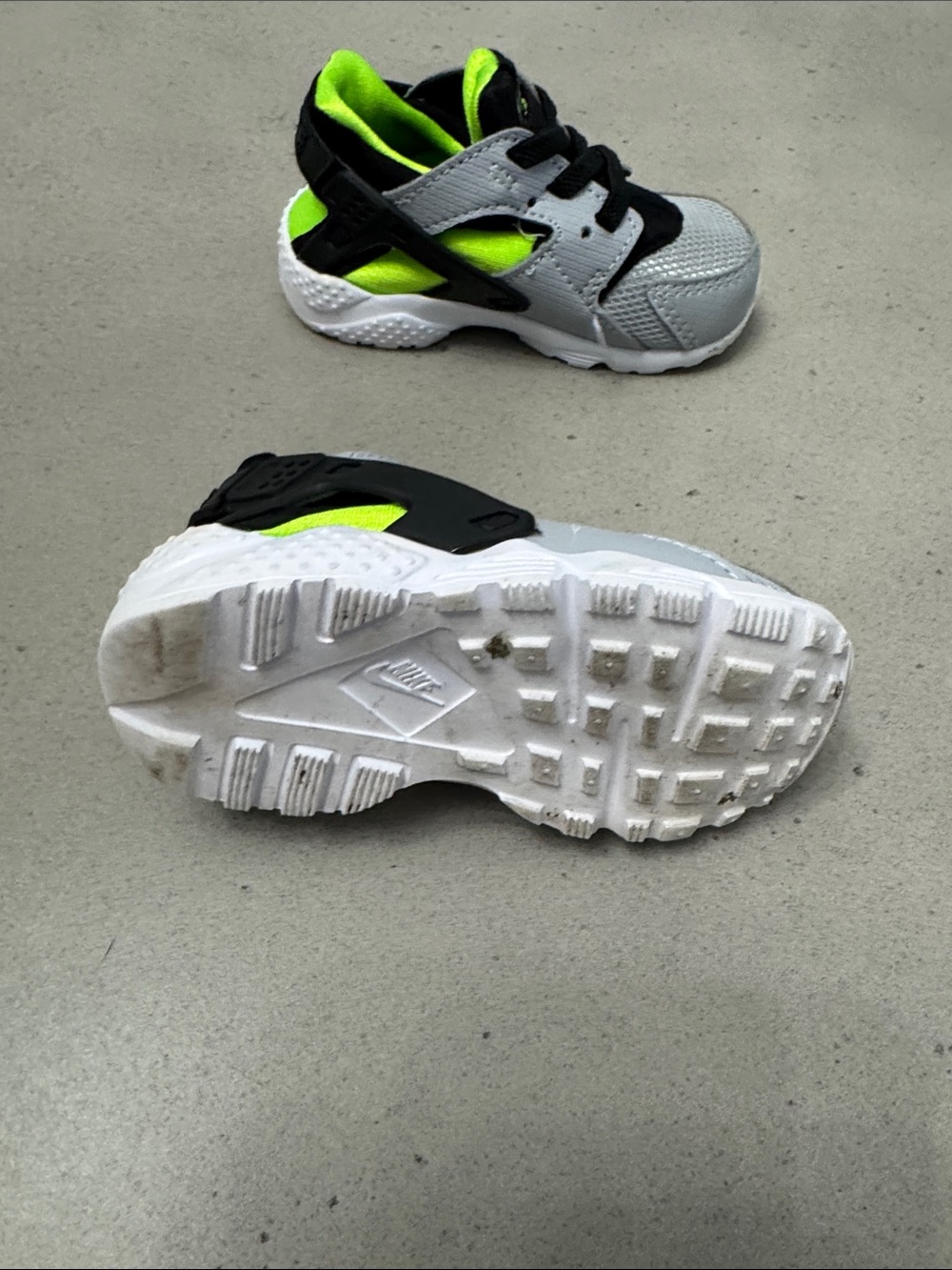 Kids Nike huaraches Athletic Sneakers - Gray and Neon Green - Picture 4 of 5
